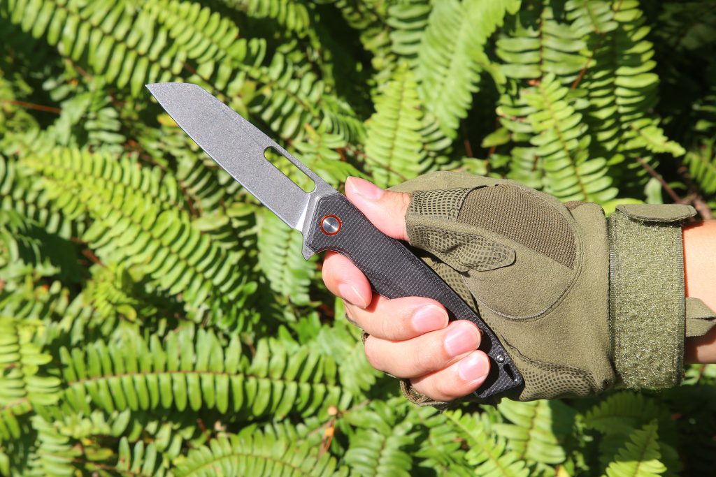 Shadow Fang Pocket Knife
