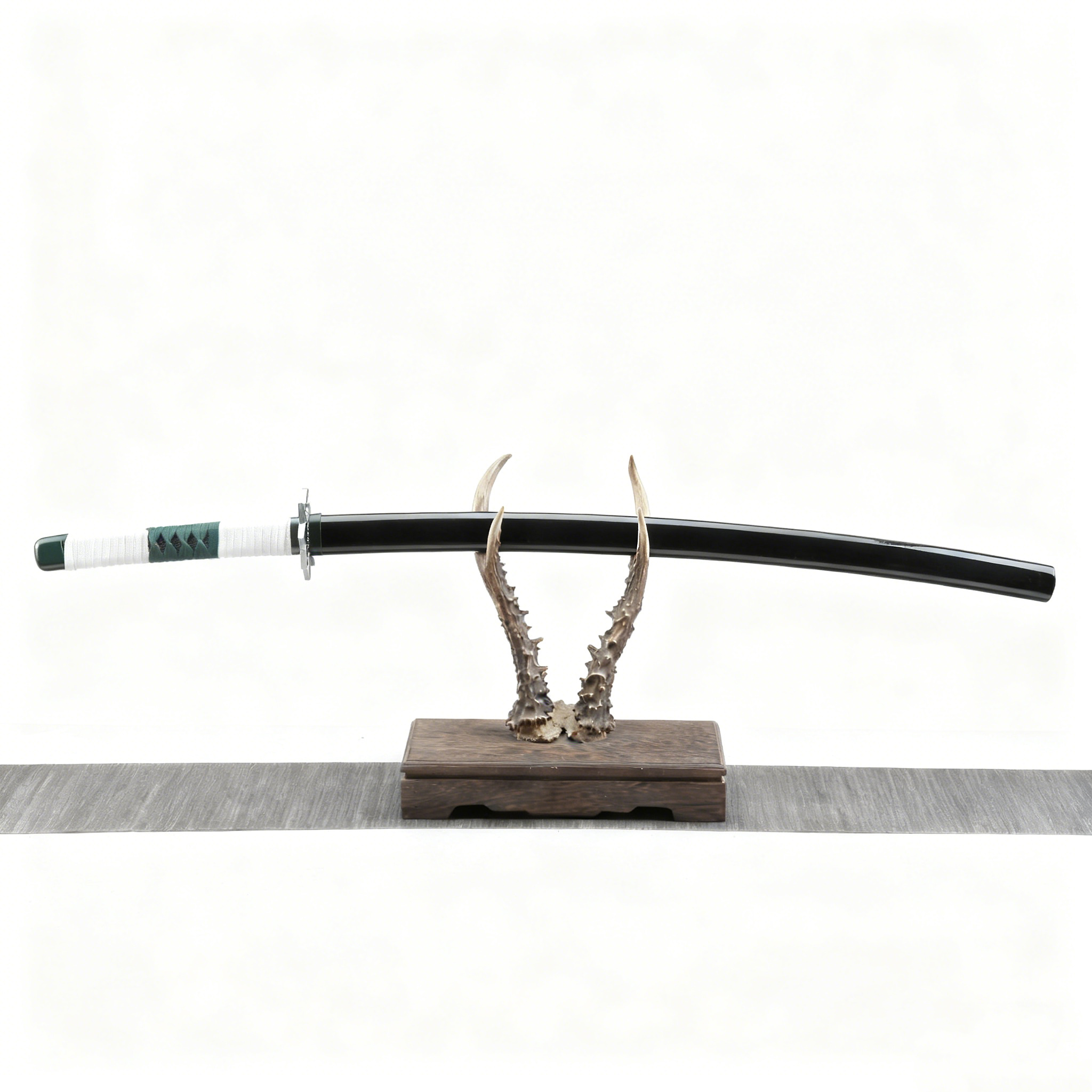 Demon Slayer Sanemi Green Nichirin Light-Up Katana - Image 5